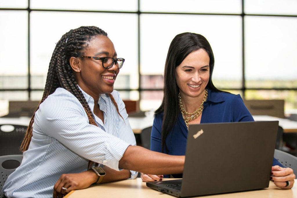 Teachers working together during virtual professional development course